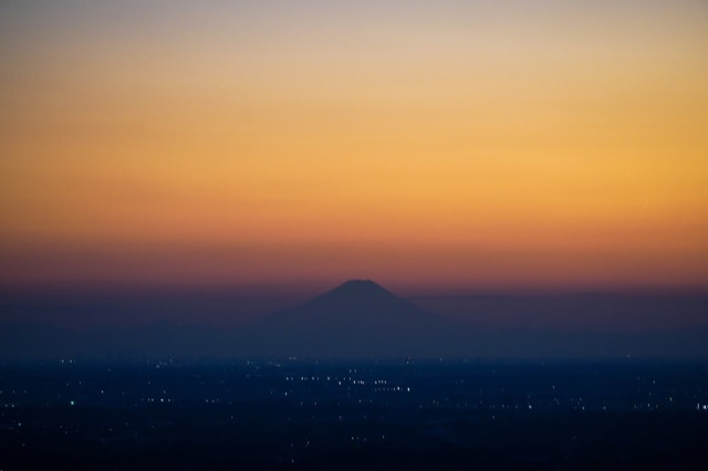 夕暮れの山並み（つくば市のイメージ）